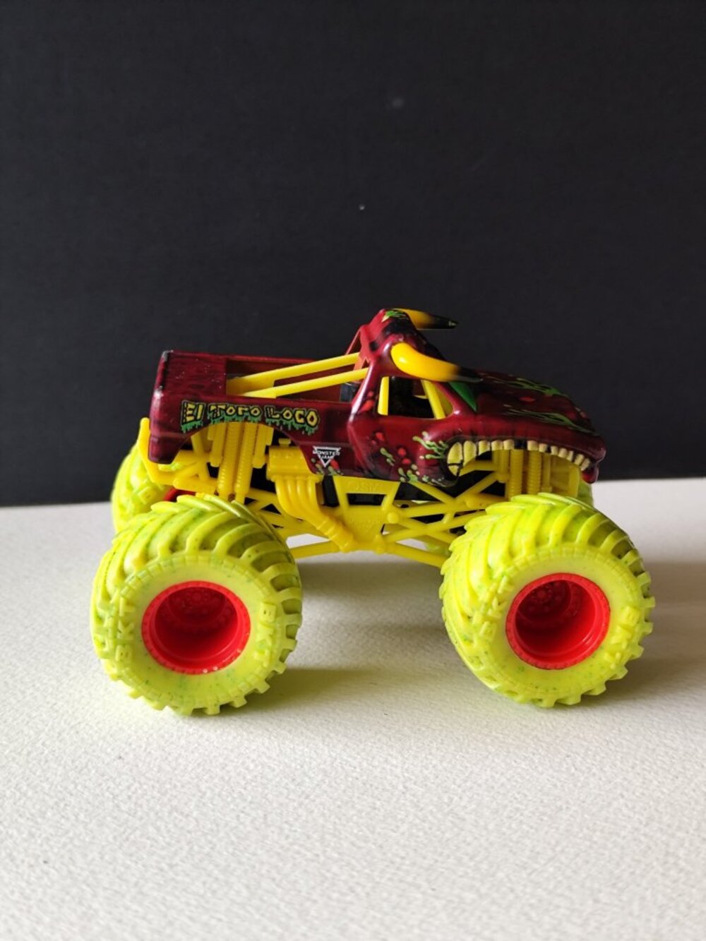 Monster Jam El Toro Loco Zombie Truck 1:64